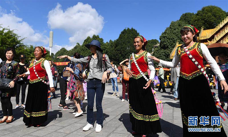 Chineses em todo o país celebram o 68° aniversário da República