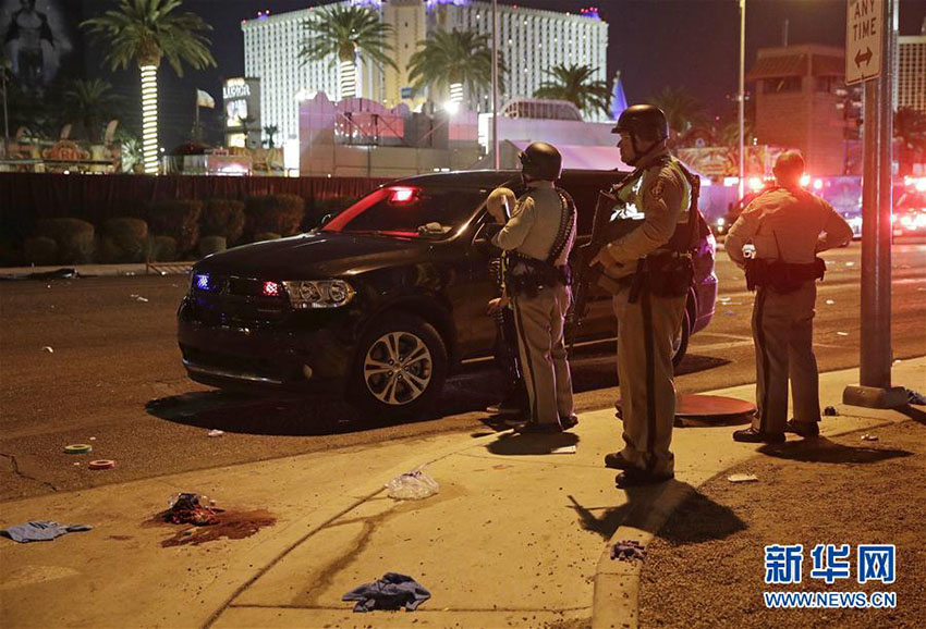 Atentado em Las Vegas deixa pelo menos 50 mortos