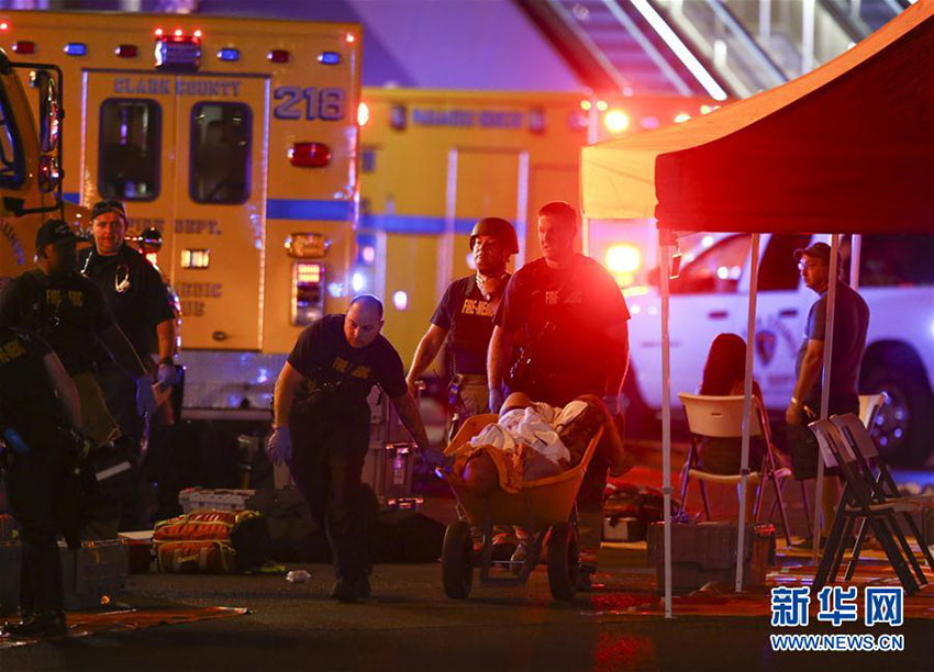 Atentado em Las Vegas deixa pelo menos 50 mortos