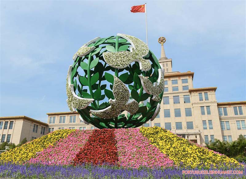 Beijing recebe decorações de flores para celebrar Dia Nacional