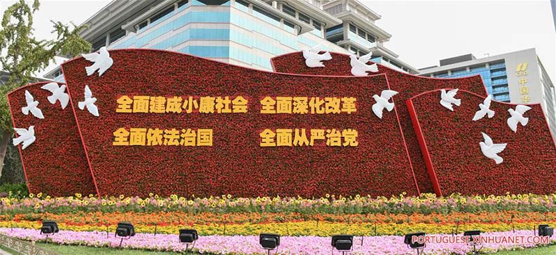 Beijing recebe decorações de flores para celebrar Dia Nacional