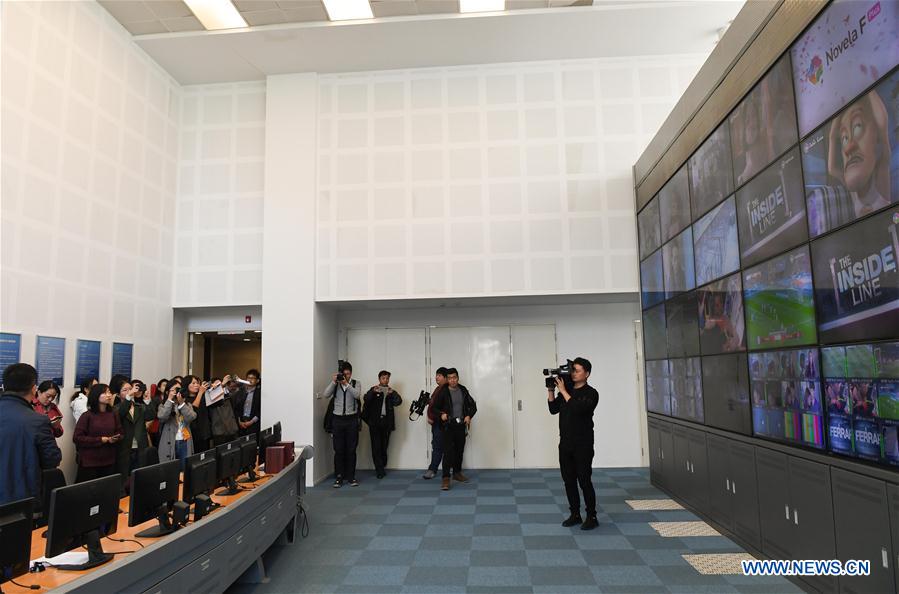 Jornalistas do 19º Congresso Nacional do PCCh participam nas visitas organizadas pelo Centro de Imprensa