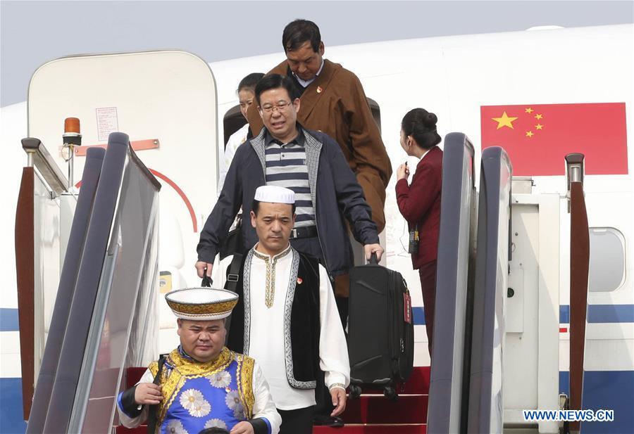 Delegados do 19º Congresso Nacional do PCCh chegam a Beijing
