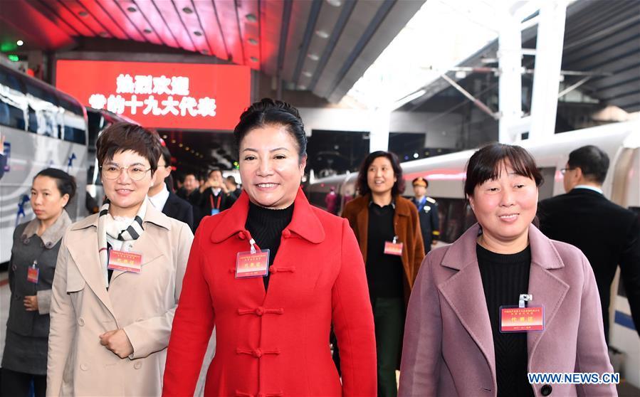 Delegados do 19º Congresso Nacional do PCCh chegam a Beijing