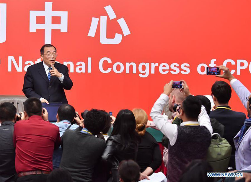 Centro de imprensa do 19º Congresso Nacional do PCCh realiza coletiva de imprensa