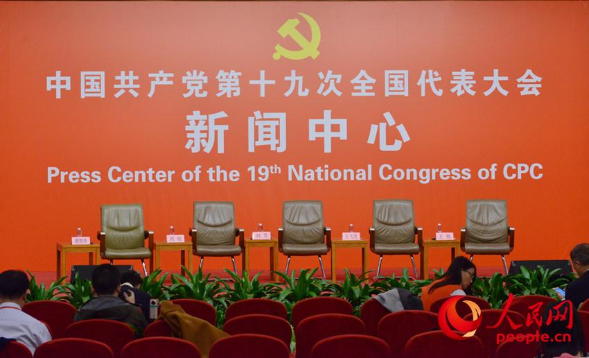 Congresso Nacional: Entrevista de grupo sobre construção de exército poderoso com características chinesas