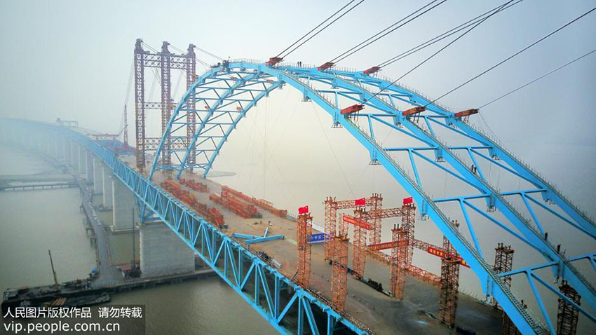 Arco principal da Ponte Hutong concluído