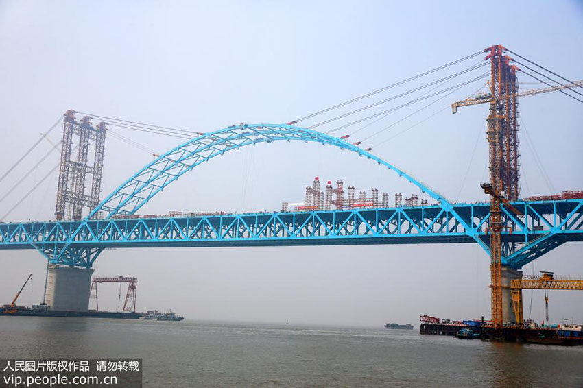 Arco principal da Ponte Hutong concluído