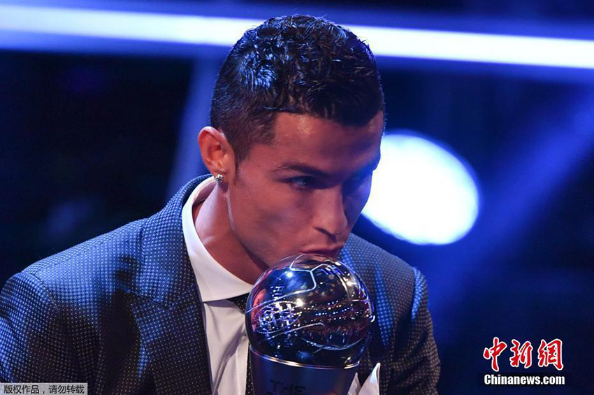 Cristiano Ronaldo novamente eleito melhor jogador do mundo