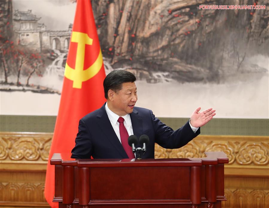 Xi apresenta nova liderança central do PCCh