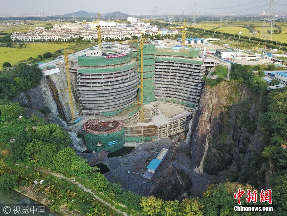 Hotel subterrâneo em Shanghai entra em fase final de construção