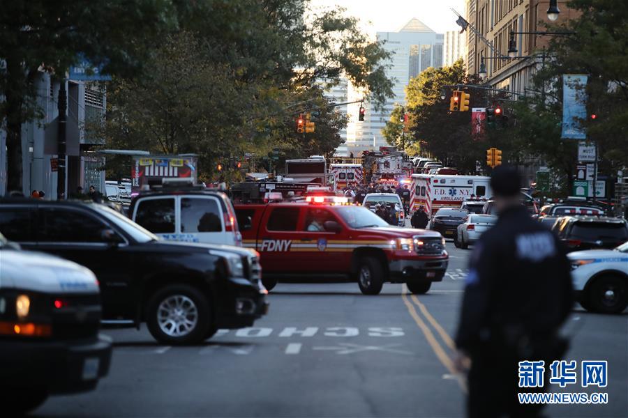 Caminhão invade ciclovia e deixa 8 mortos em Nova Iorque