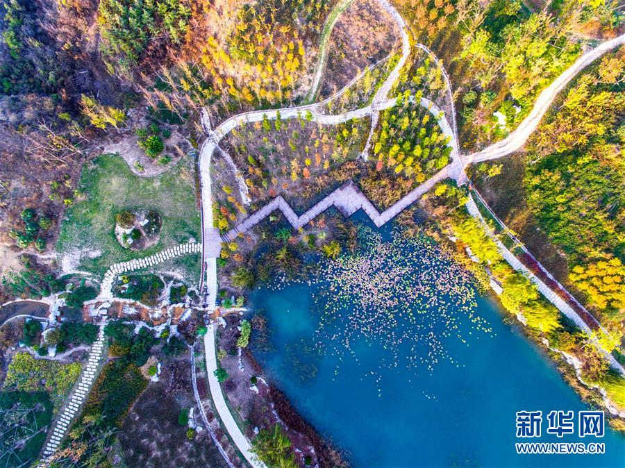 Montanha de atividade mineira abandonada transformada em parque ecológico em Hebei