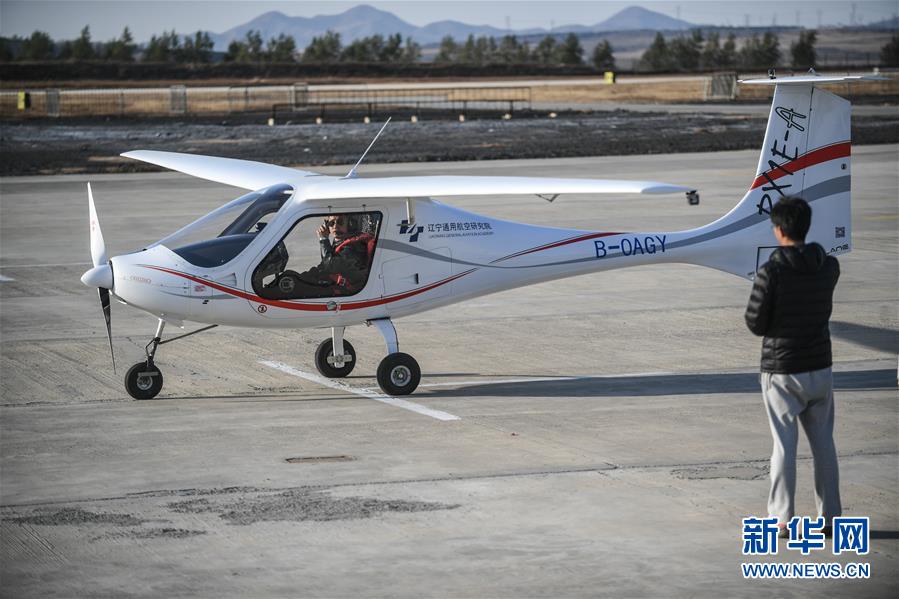 China: Avião elétrico de fabrico doméstico faz voo inaugural