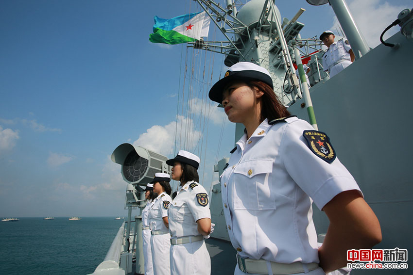 Navio da marinha chinesa reabastece no Djibuti