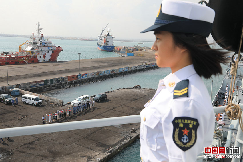 Navio da marinha chinesa reabastece no Djibuti