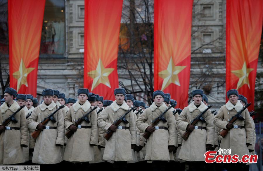 Rússia celebra aniversário da parada de 1941