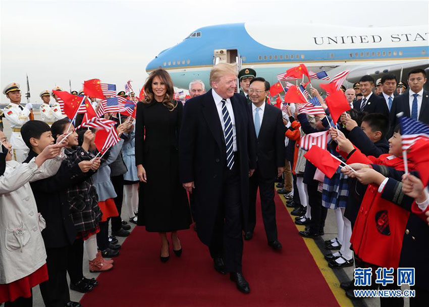 Trump chega a Beijing e inicia visita de Estado à China