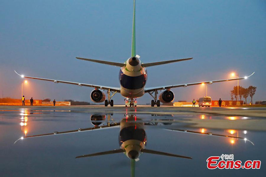 Avião comercial C919 realiza testes finais em Shanghai