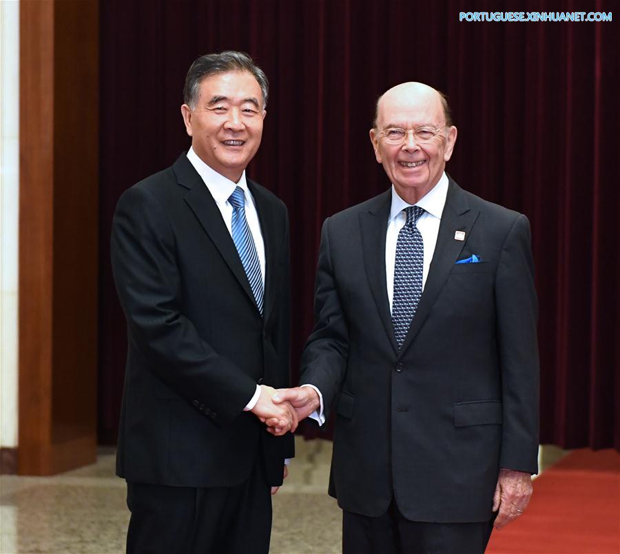 Vice-premiê chinês discute relação comercial com secretário de Comércio dos EUA