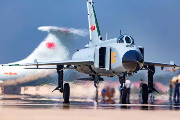 Força aérea da China celebra 68º aniversário