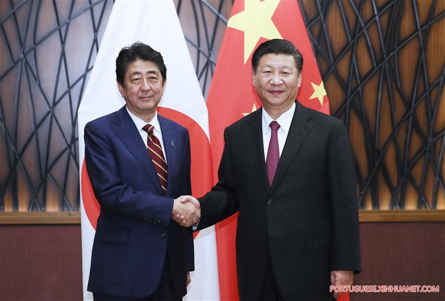 Xi pede a Abe que tome mais ações práticas para melhorar laços China-Japão