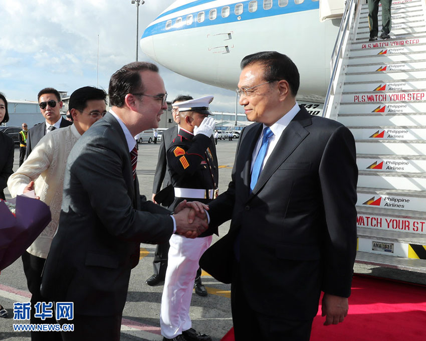 Primeiro-ministro chinês chega às Filipinas para visita oficial e reuniões com líderes do Leste Asiático