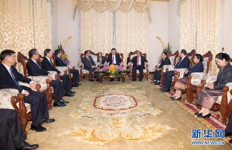 Presidente chinês reúne-se com ex-presidente laociano