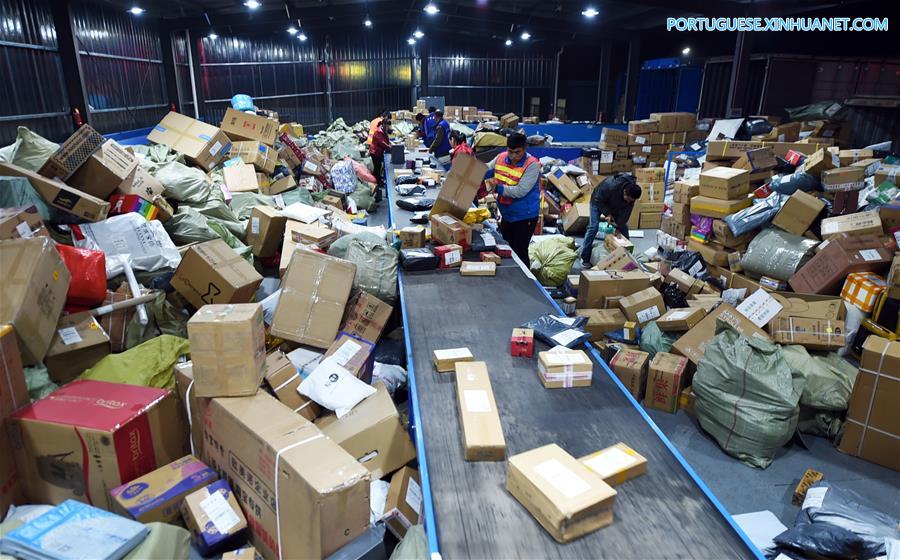 Serviços de correio entregam 350 milhões de encomendas após Dia dos Solteiros