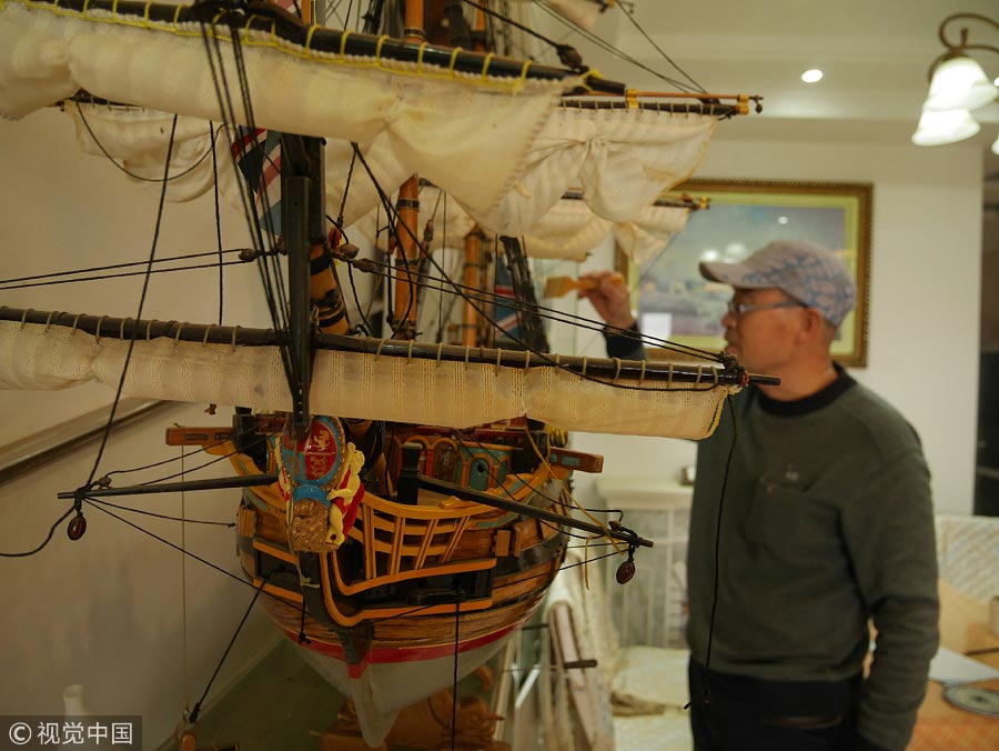 Aposentado chinês torna-se mestre em modelo de navios