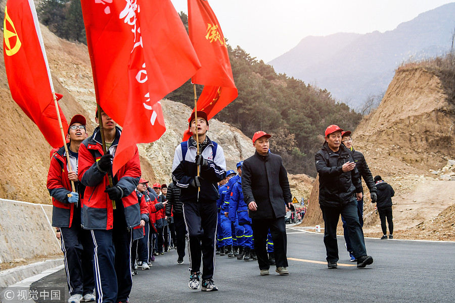 Galeria: Centenas de estudantes juntam-se para caminhada em Shanxi