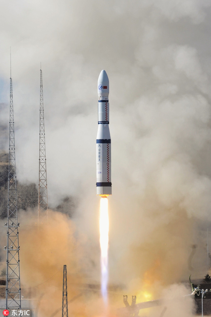 China lança três satélites de sensoriamento remoto