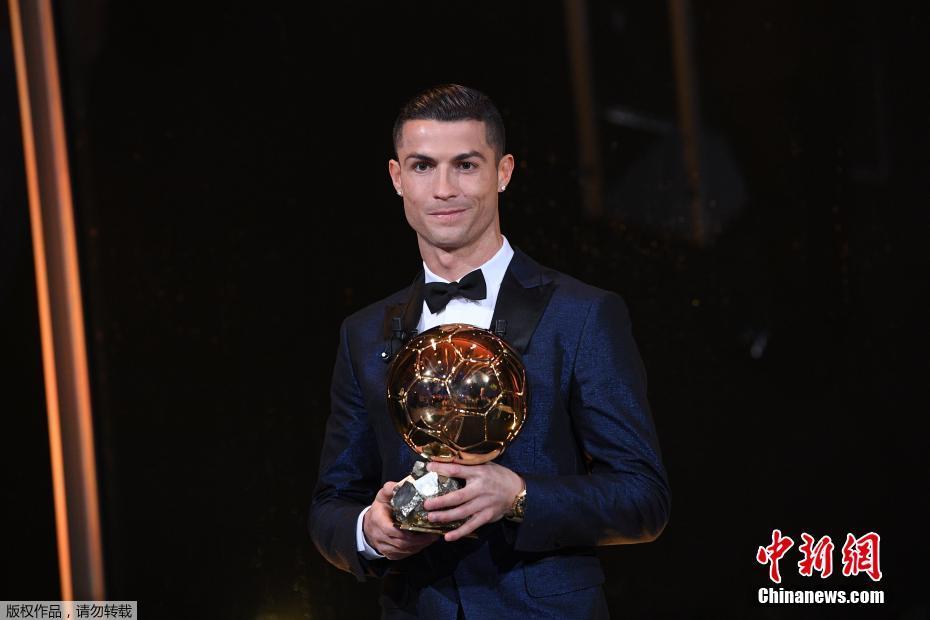 Cristiano Ronaldo iguala Messi e conquista a Bola de Ouro pela 5ª vez