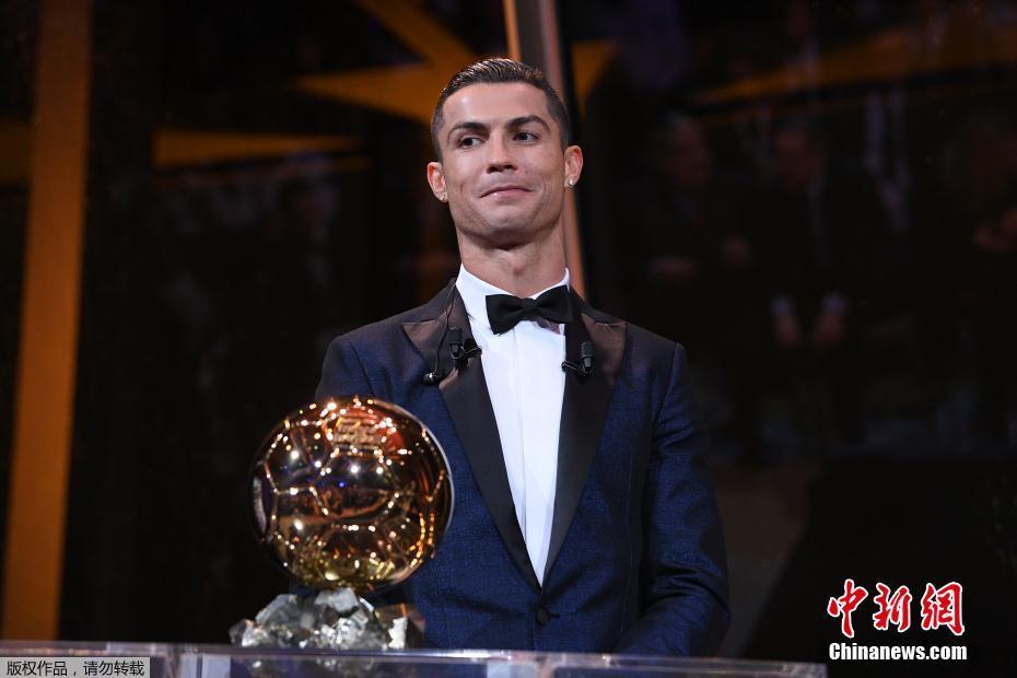 Cristiano Ronaldo iguala Messi e conquista a Bola de Ouro pela 5ª vez