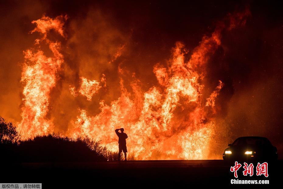 Incêndio florestal continua nos EUA
