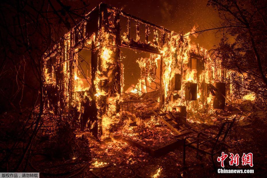 Incêndio florestal continua nos EUA