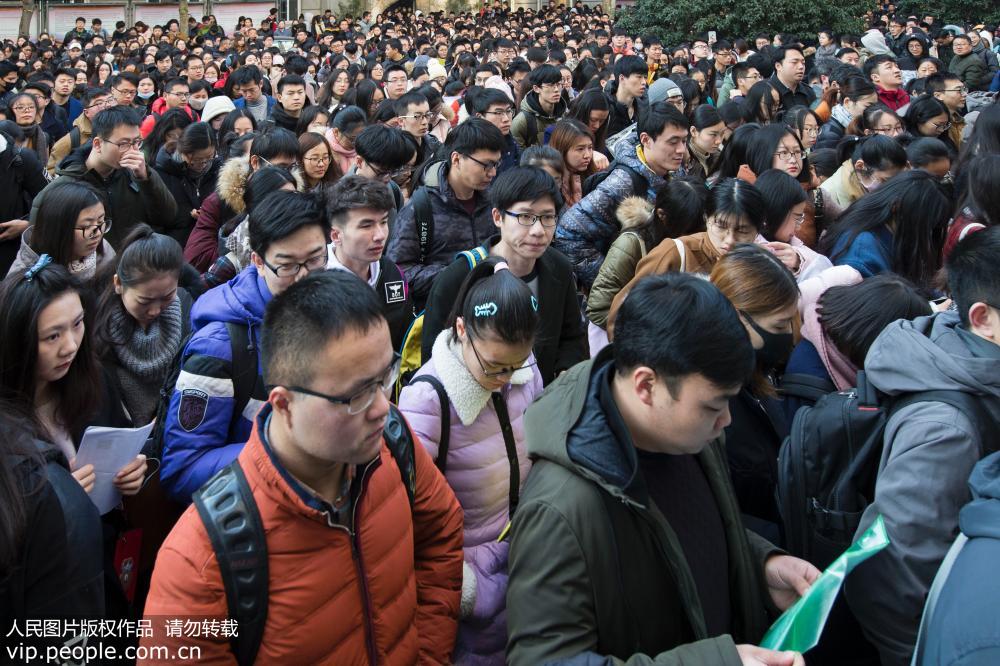 Exame para a função pública na China com 1,66 milhão de candidatos