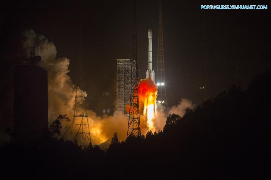 China lança primeiro satélite de comunicação da Argélia