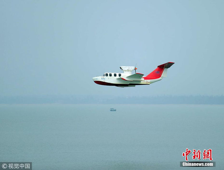 “Barco voador” fabricado pela China realiza teste em Sanya