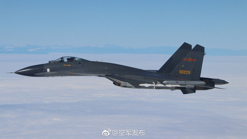 Força aérea chinesa realiza exercício de patrulha