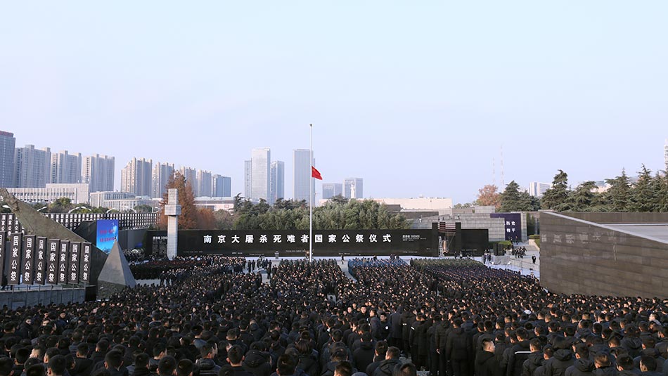 Cerimônia em homenagem aos mártires do Massacre realizada em Nanjing