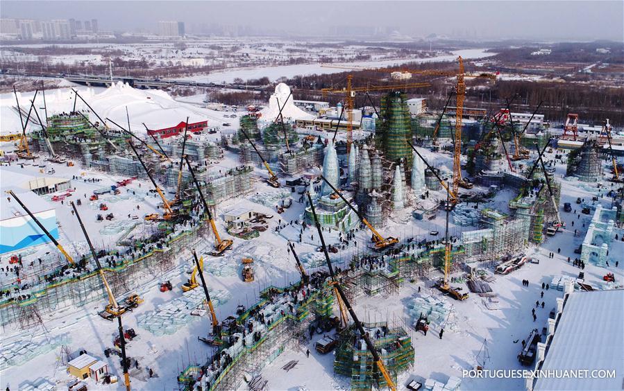 Construção do parque Mundo de Gelo e Neve em Harbin