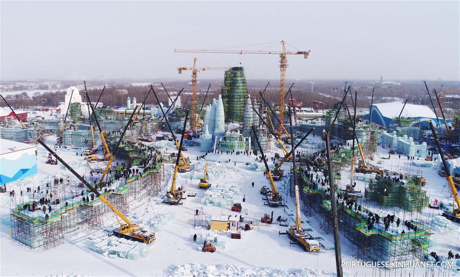 Construção do parque Mundo de Gelo e Neve em Harbin