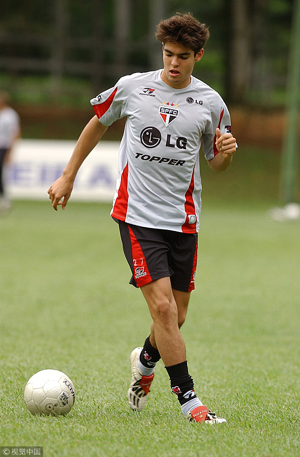 Kaká anuncia aposentadoria do futebol profissional aos 35 anos