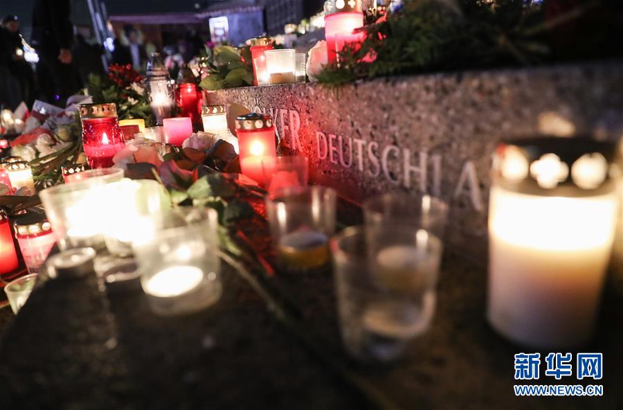 Berlim assinala um ano após ataque terrorista em mercado de natal