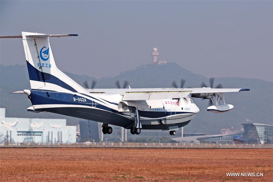 Primeira aeronave anfíbia de grande porte chinesa realiza voo inaugural