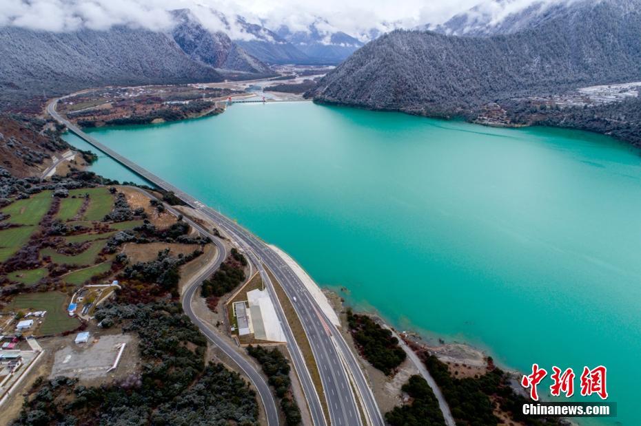 Galeria: Visão aérea da estrada entre Lhasa e Nyingchi 