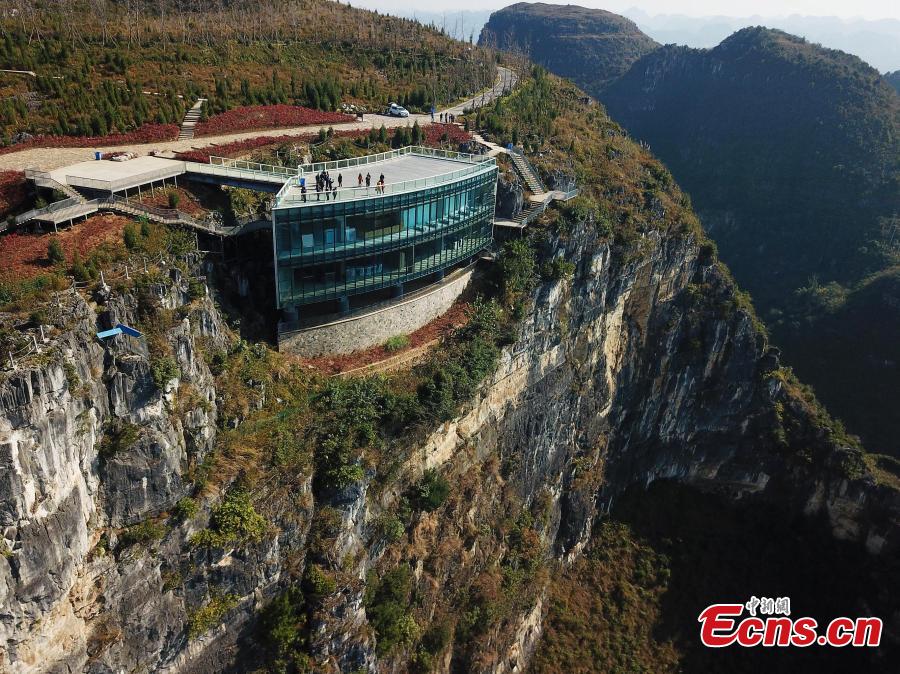 Insólito: Museu de arte construído em penhasco na província de Guizhou