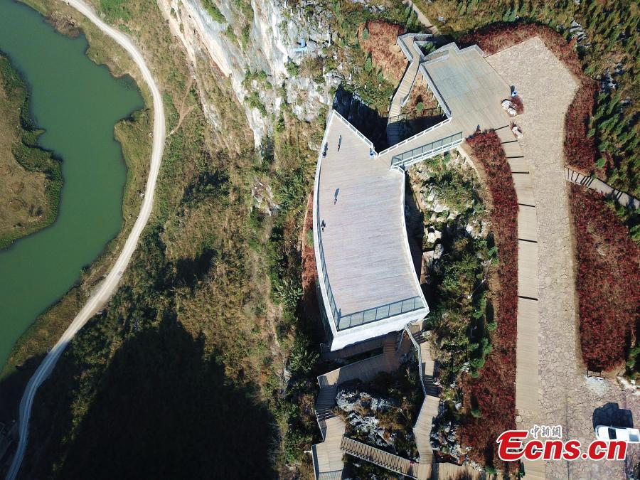 Insólito: Museu de arte construído em penhasco na província de Guizhou