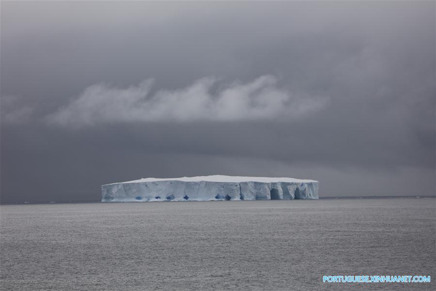 Quebra-gelo chinês Xuelong continua expedição antártica